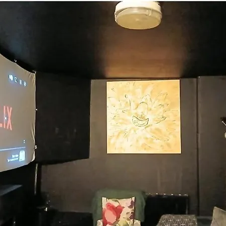 Big House In 4 Contractors 리즈