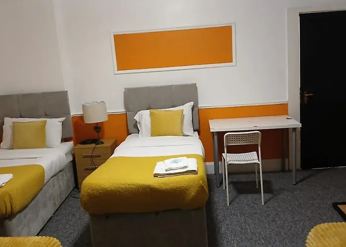 Big House In 4 Contractors Apartment